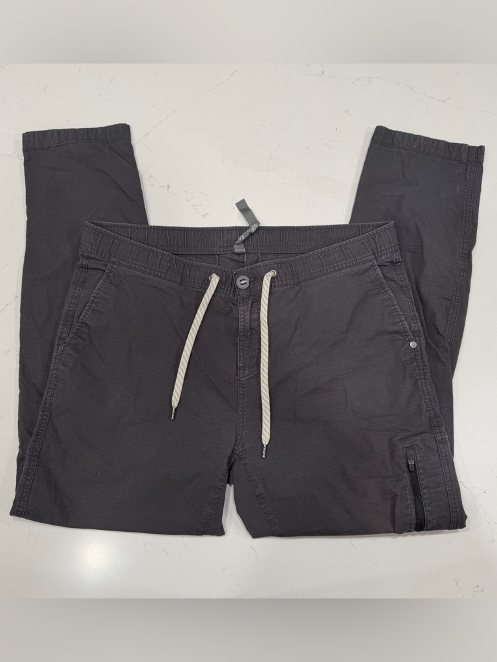 Vuori Men’s Charcoal Ripstop Pants XL